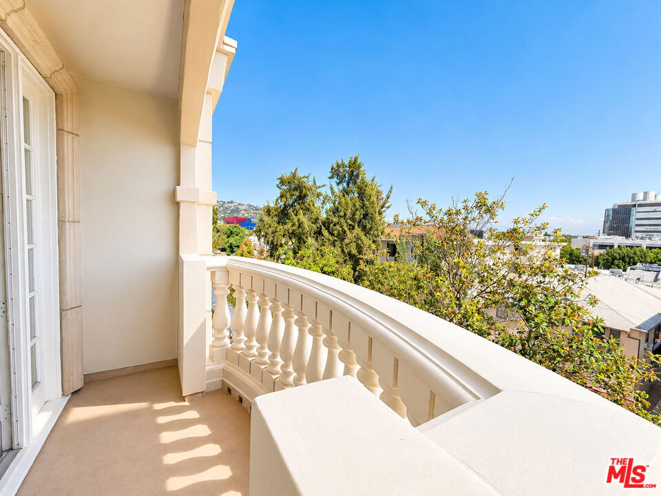 128 N Swall Drive - Photo 13