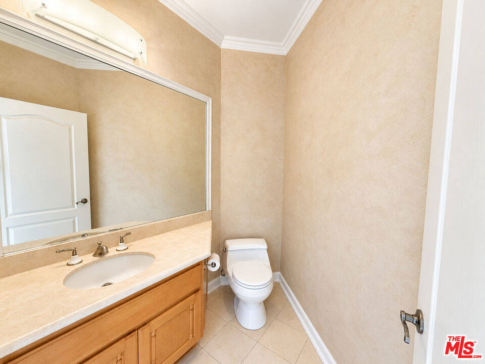 128 N Swall Drive - Photo 10