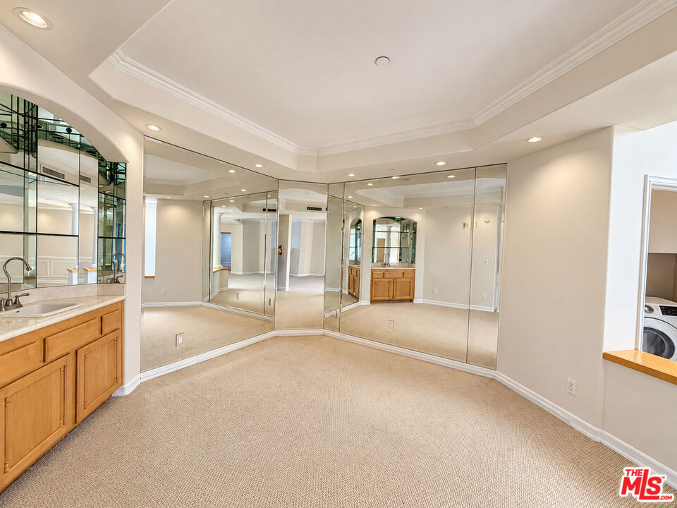 128 N Swall Drive - Photo 18