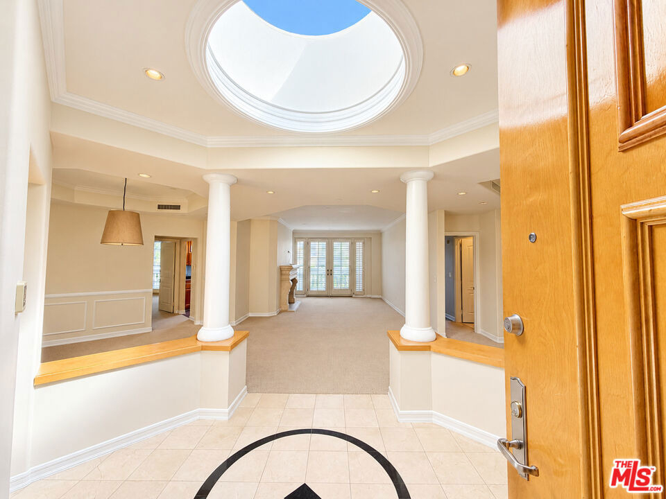 128 N Swall Drive - Photo 4