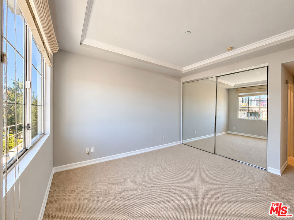 128 N Swall Drive - Photo 30