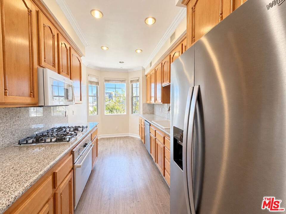 128 N Swall Drive - Photo 20