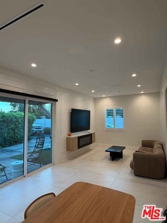 19037 Keswick Street - Photo 9