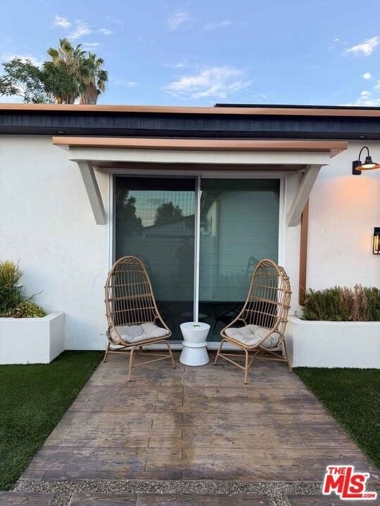 19037 Keswick Street - Photo 6