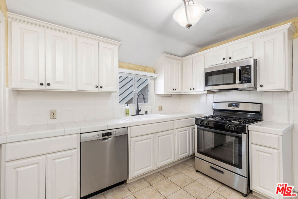 129 Ocean Park Boulevard - Photo 10