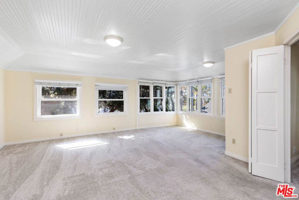 129 Ocean Park Boulevard - Photo 4