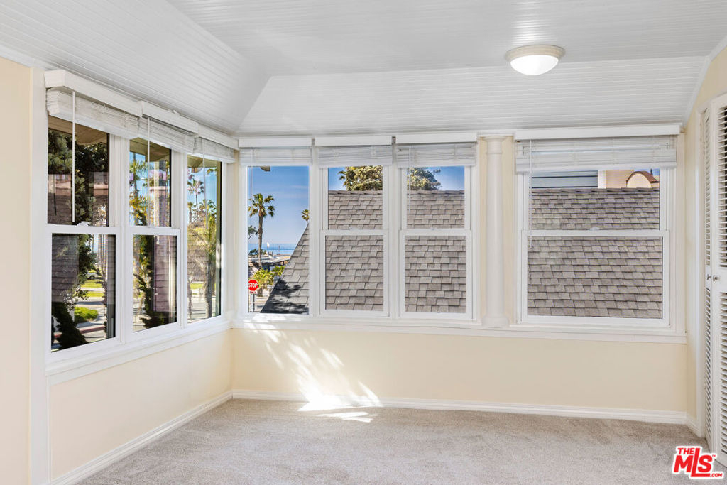 129 Ocean Park Boulevard - Photo 5