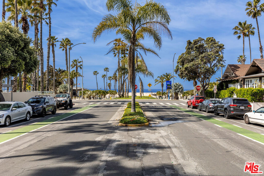129 Ocean Park Boulevard - Photo 3