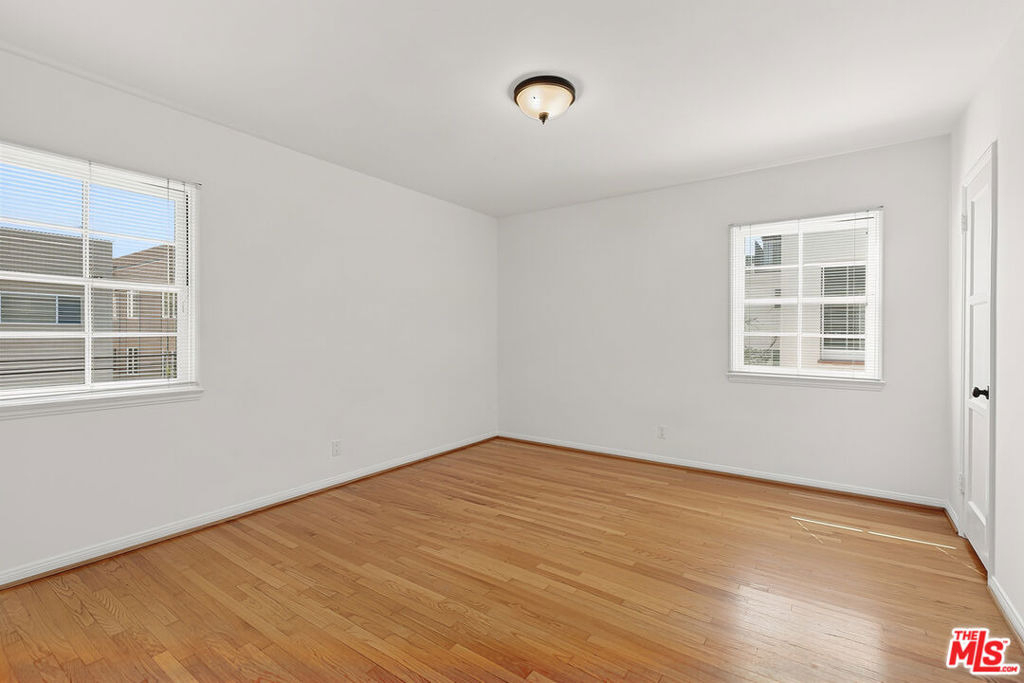 1474 1/2 Reeves Street - Photo 9