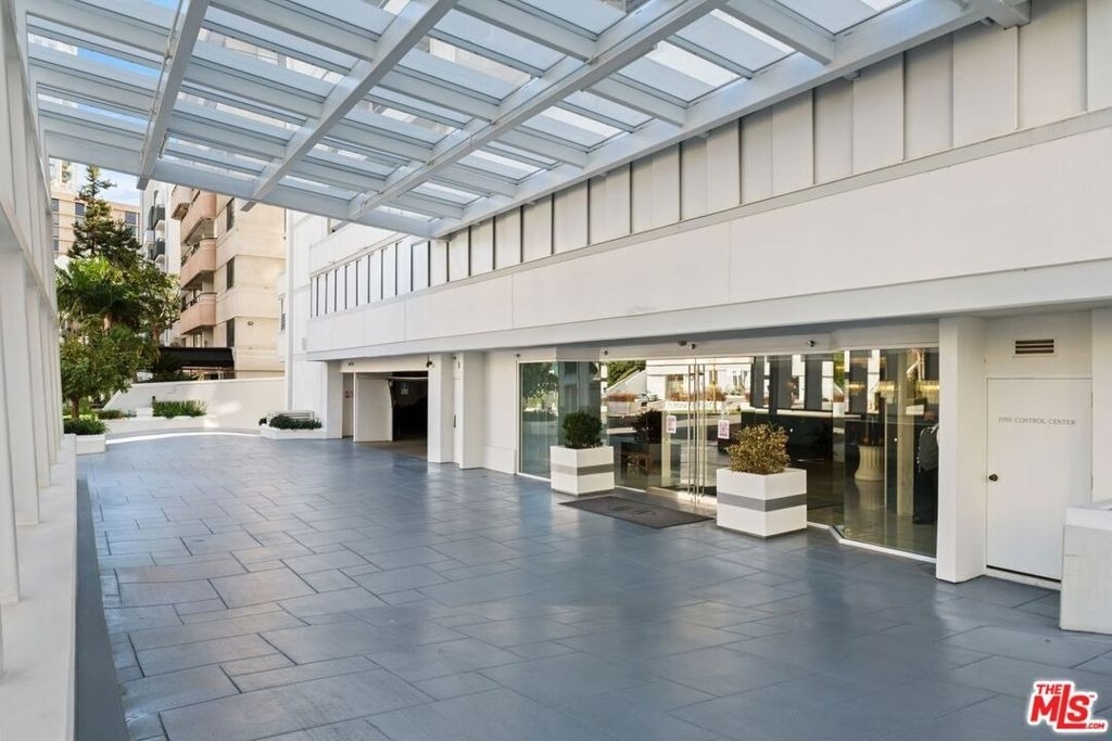 10660 Wilshire Boulevard - Photo 1