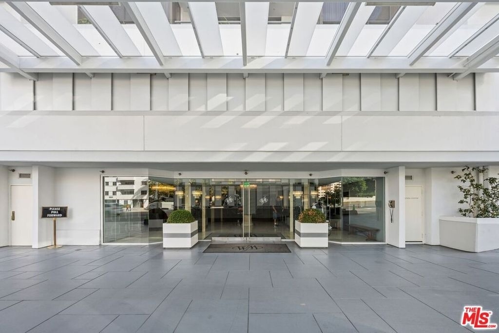 10660 Wilshire Boulevard - Photo 0