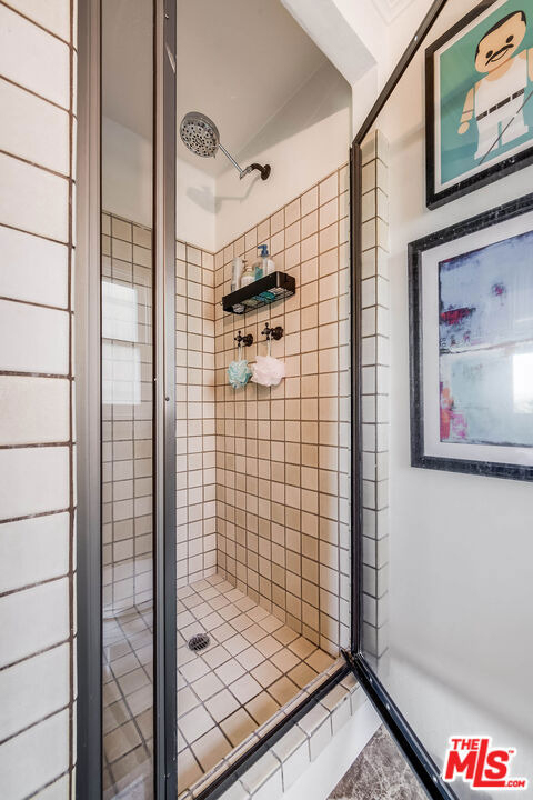1750 N Fairfax Avenue - Photo 18