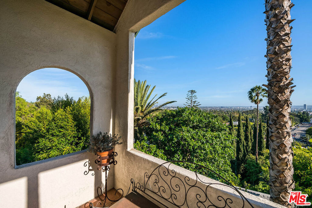 1750 N Fairfax Avenue - Photo 20