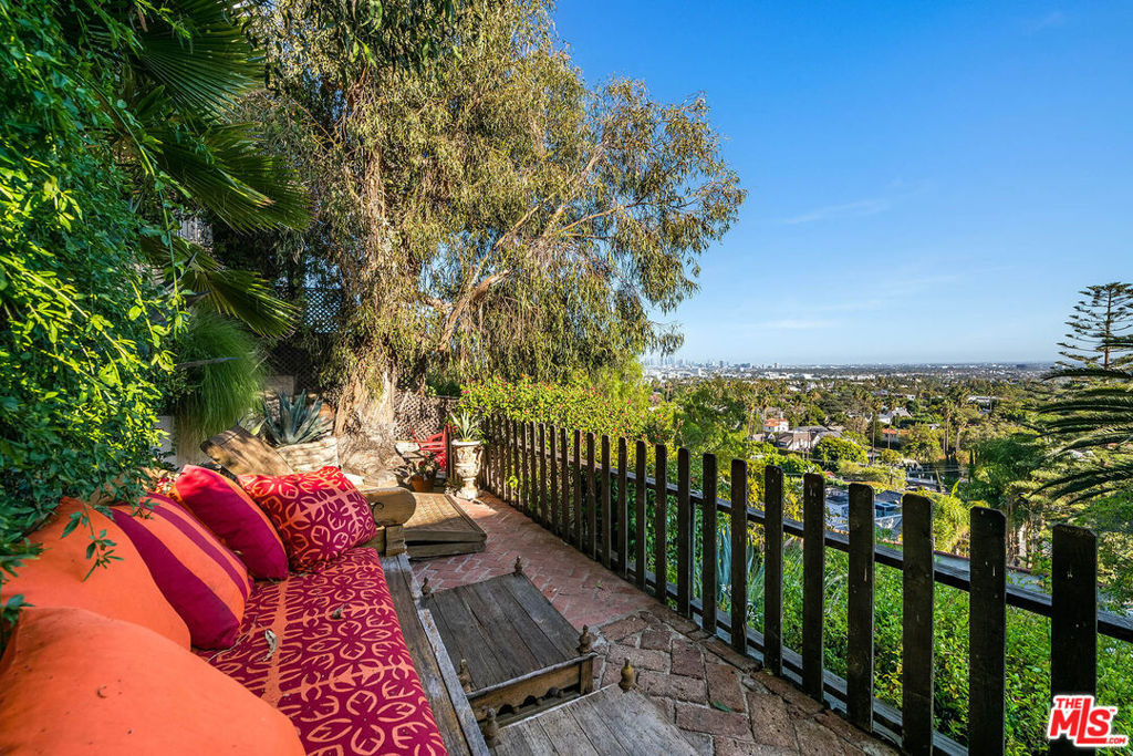 1750 N Fairfax Avenue - Photo 4