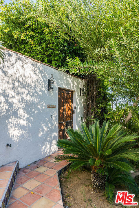 1750 N Fairfax Avenue - Photo 24
