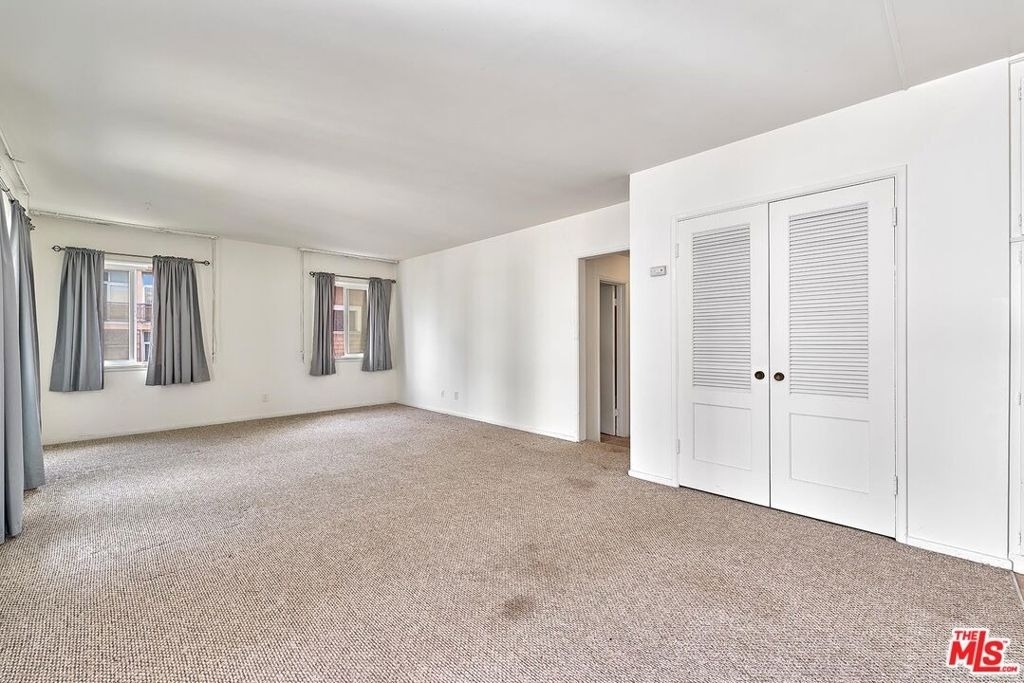 1016 1/2 S Oxford Avenue - Photo 1