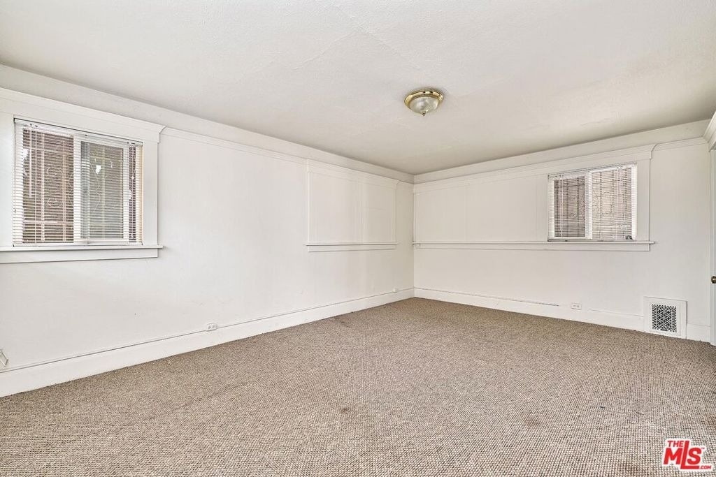 1016 1/2 S Oxford Avenue - Photo 7