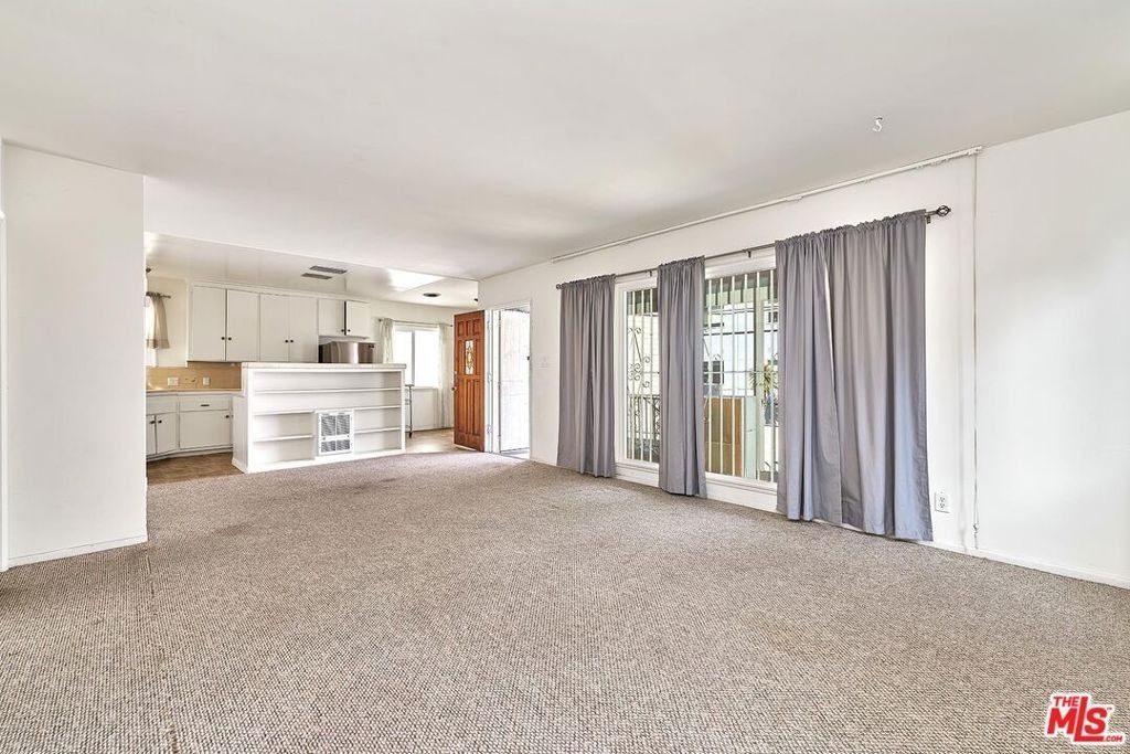 1016 1/2 S Oxford Avenue - Photo 3