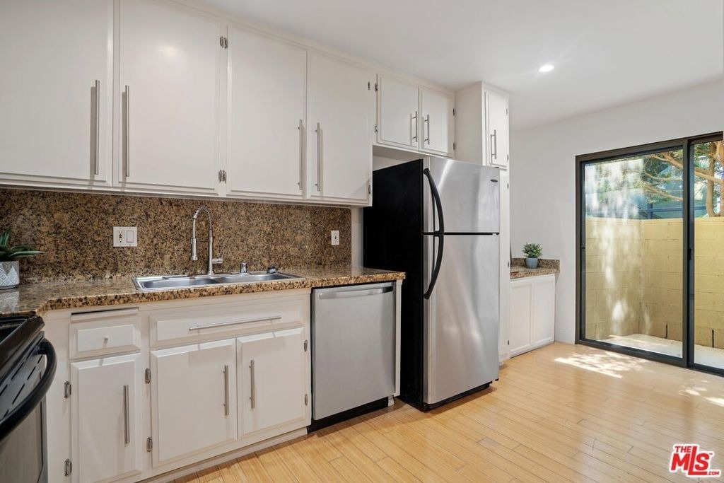 11959 Dorothy Street - Photo 8