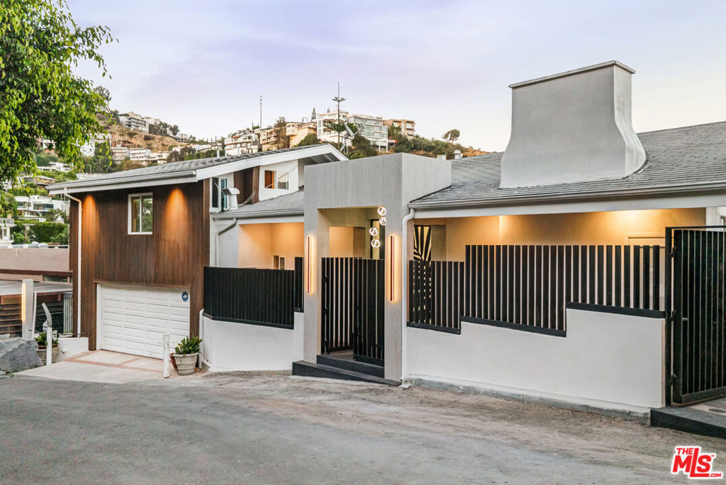 8874 Evanview Drive - Photo 3