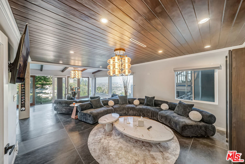 8874 Evanview Drive - Photo 6