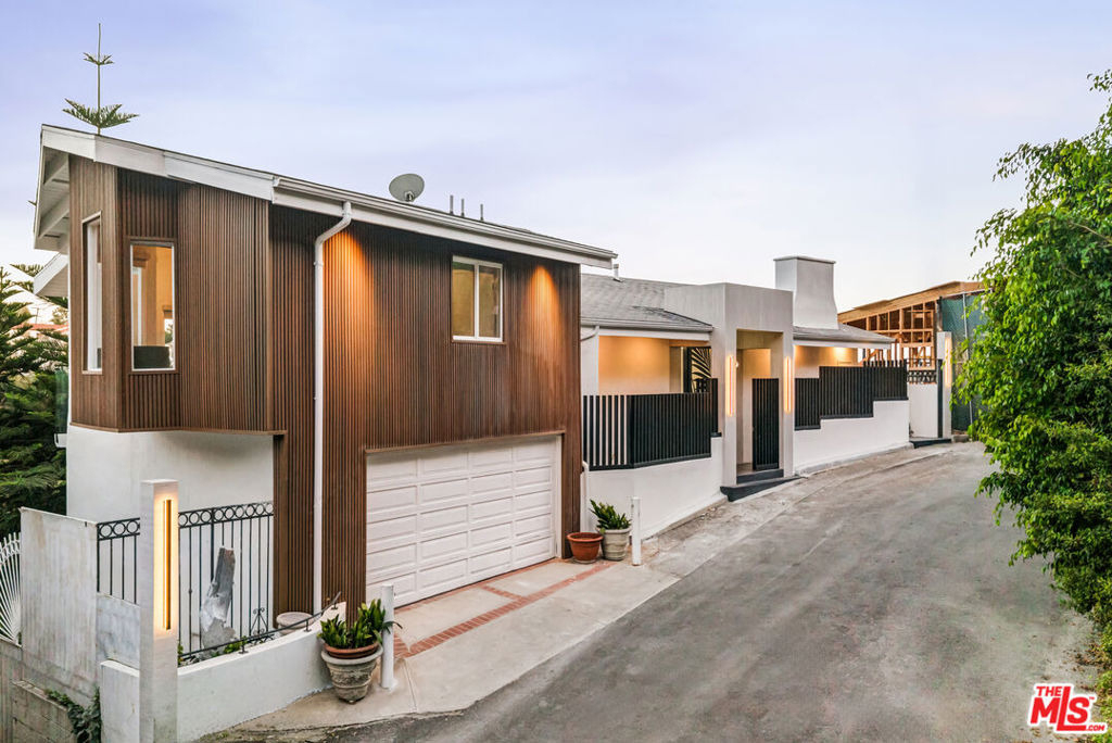 8874 Evanview Drive - Photo 5