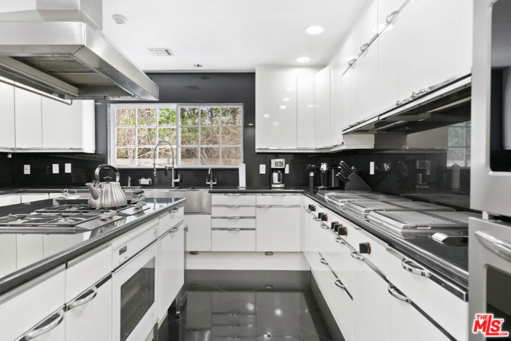 505 Evelyn Place - Photo 15
