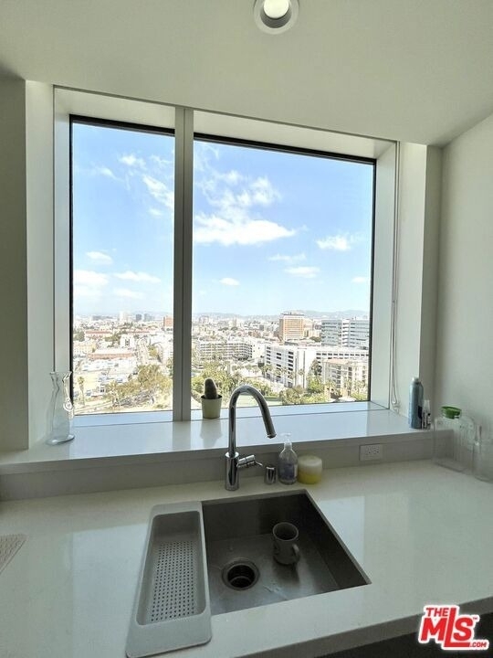 889 Francisco Street - Photo 5