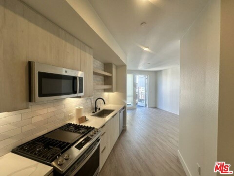 250 E Broadway - Photo 5