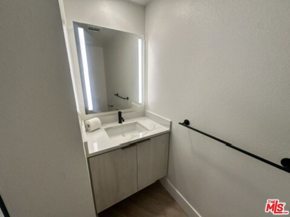 250 E Broadway - Photo 18