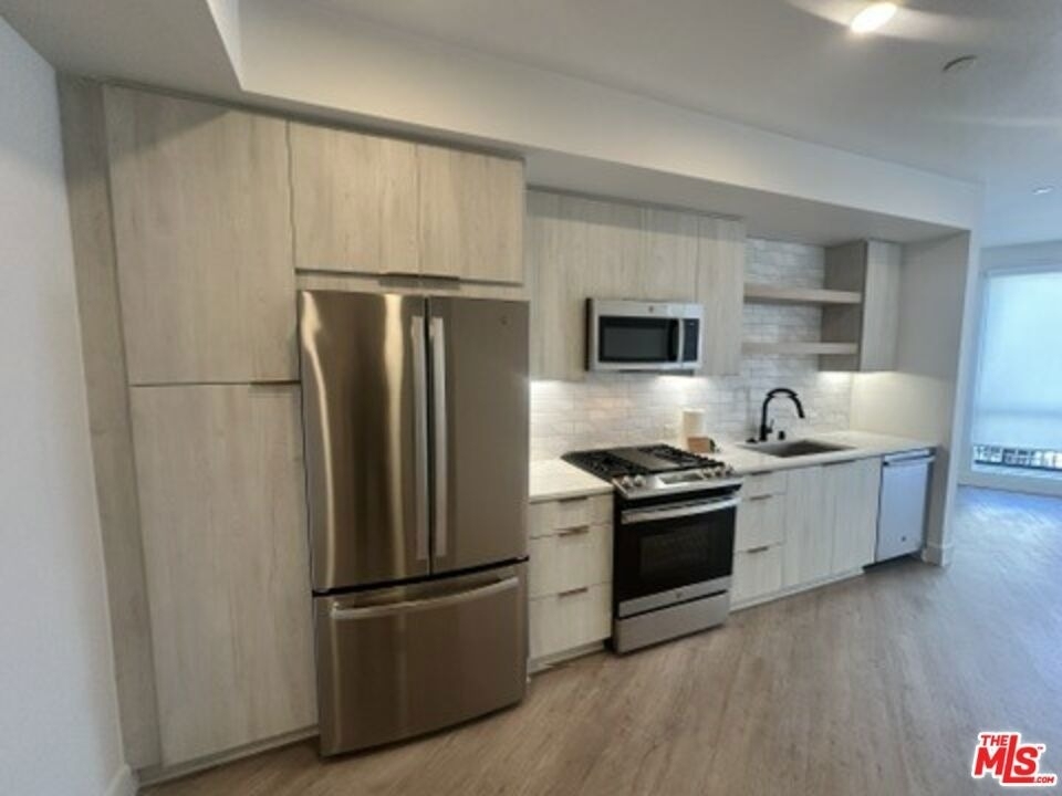 250 E Broadway - Photo 6