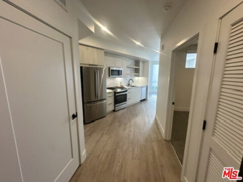 250 E Broadway - Photo 7