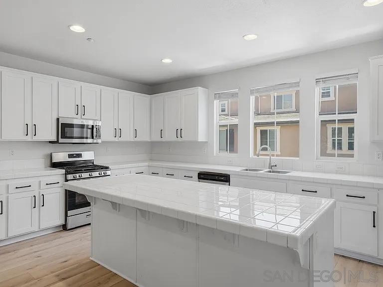 1645 Burr Oak Pl - Photo 1