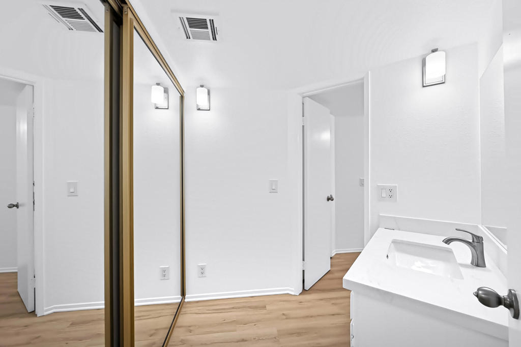5300 E Waverly Drive - Photo 8