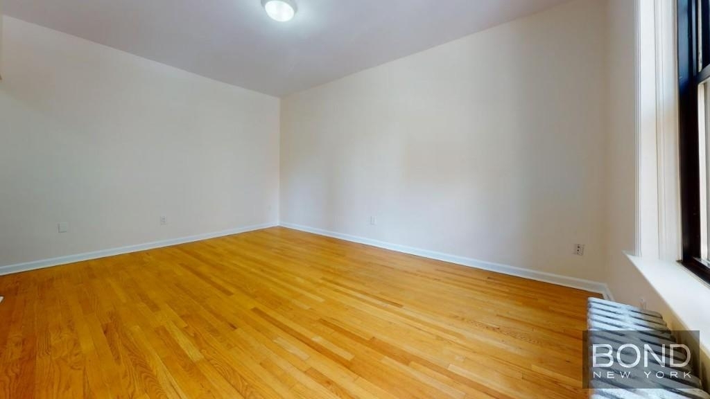 West 10th Street - Photo 1