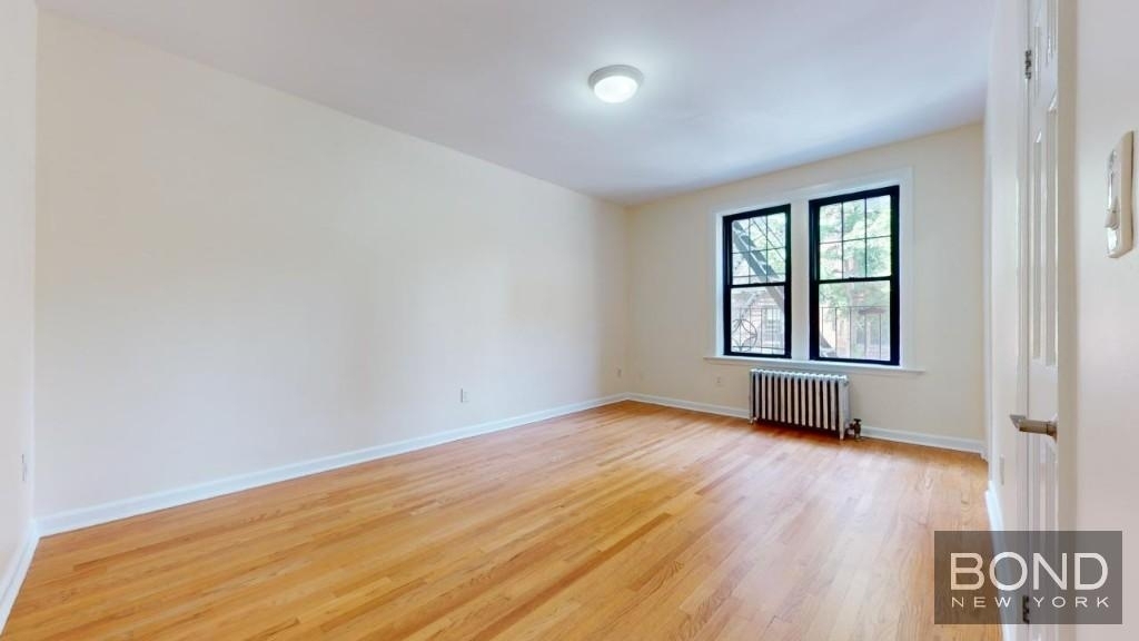 West 10th Street - Photo 0