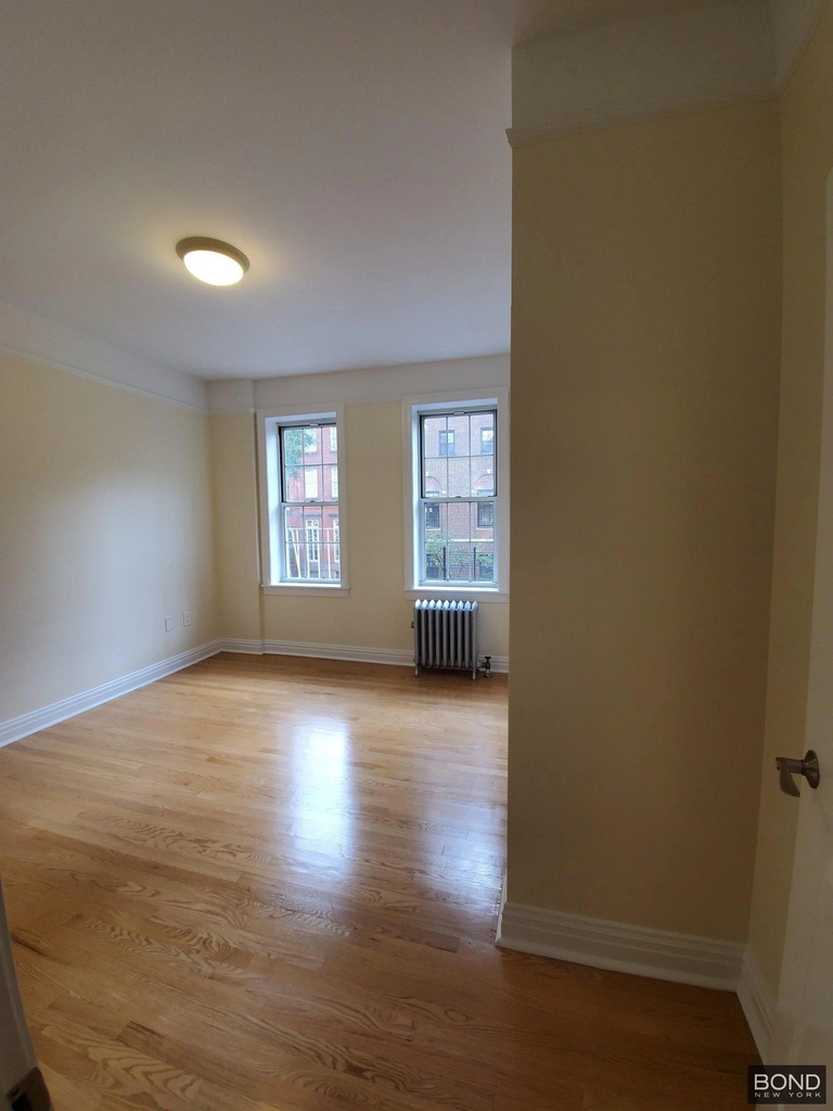 West 13th Street - Photo 4