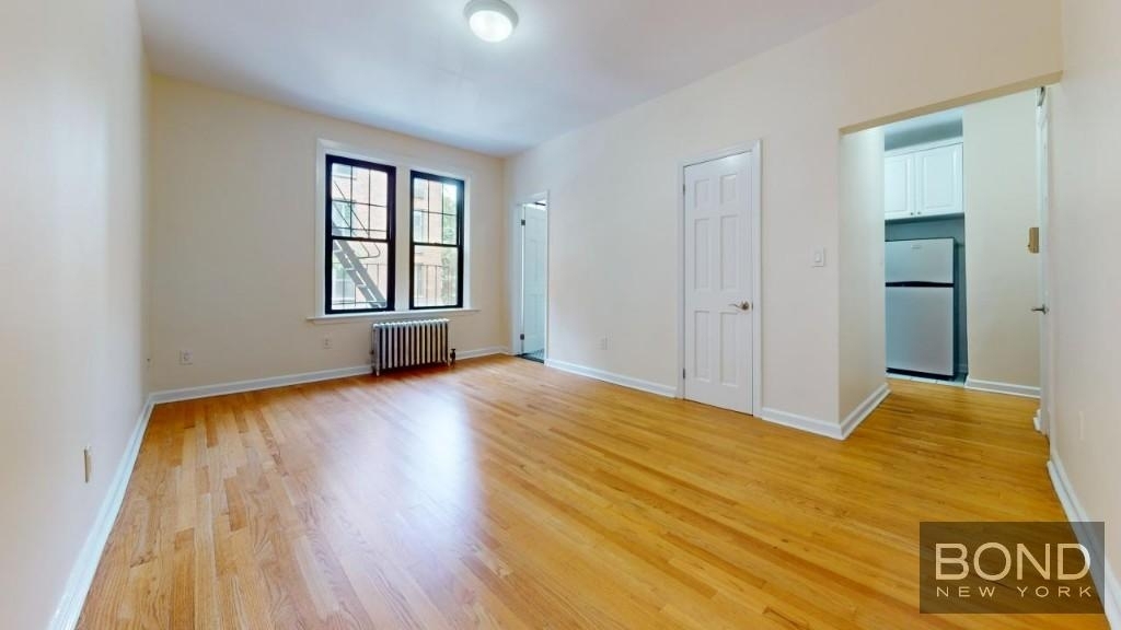 West 10th Street - Photo 10
