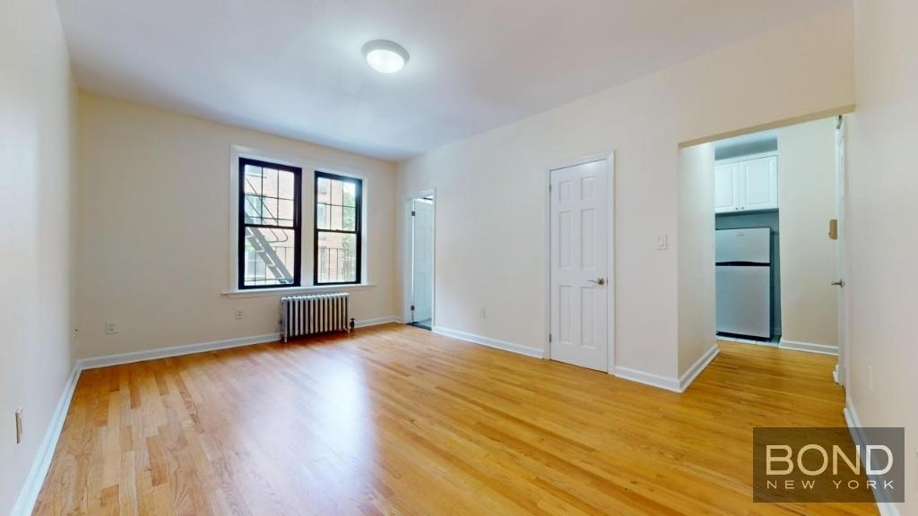 West 10th Street - Photo 2
