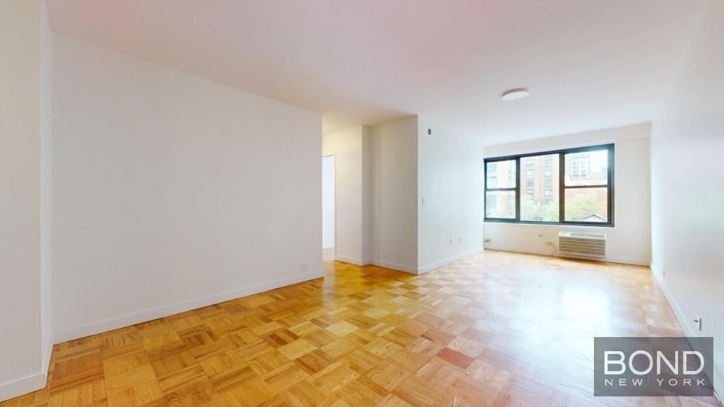 Fourth Avenue - Photo 1