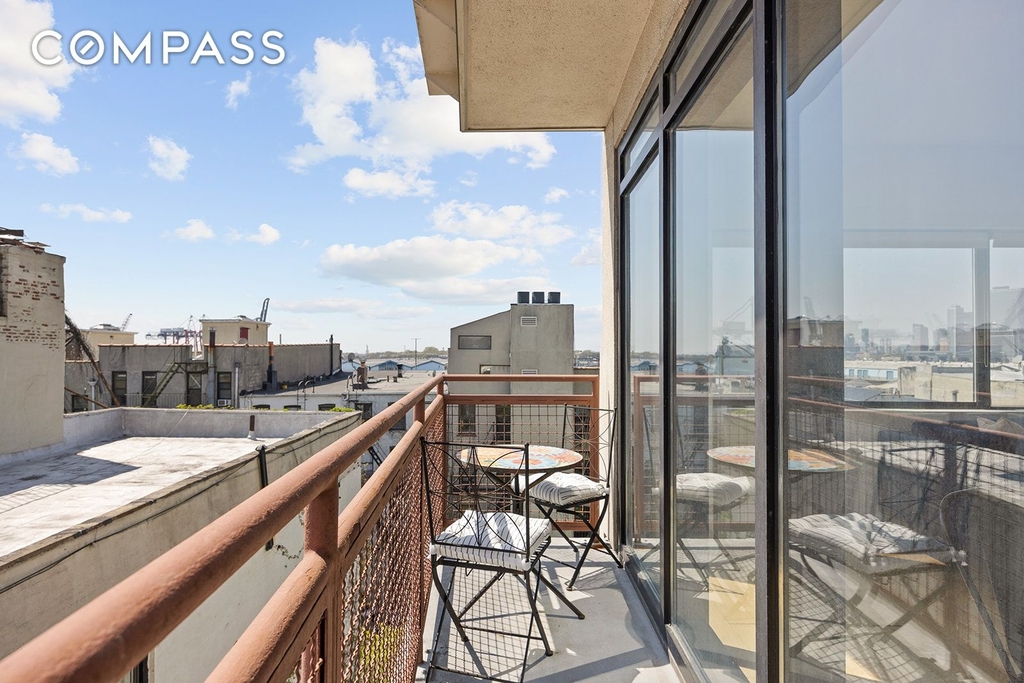 Tiffany Place - Photo 2