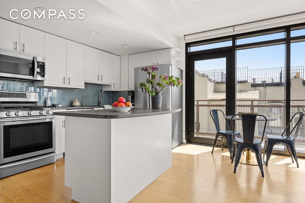 Tiffany Place - Photo 1