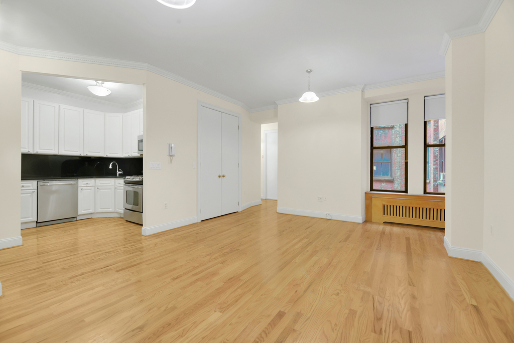 Madison Avenue - Photo 1