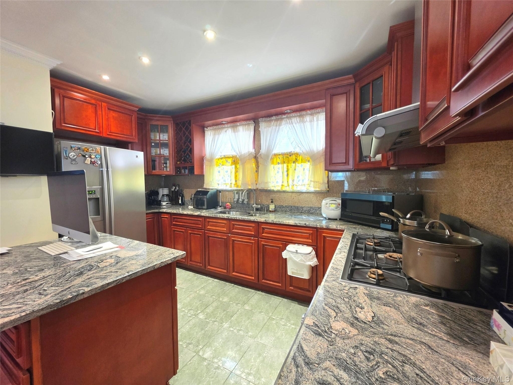 9051 52nd Avenue - Photo 3