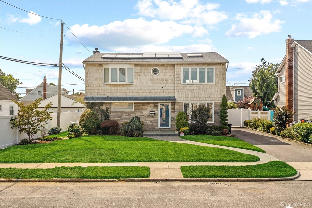 1051 Park Lane N - Photo 0