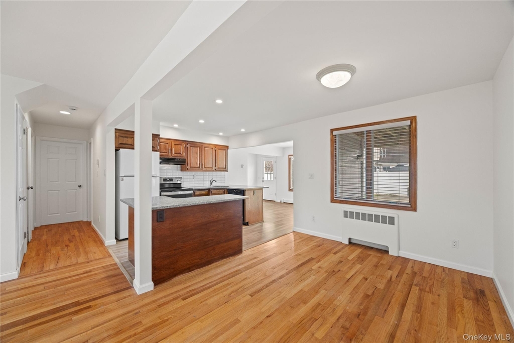 1051 Park Lane N - Photo 6