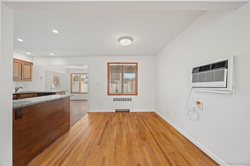1051 Park Lane N - Photo 5