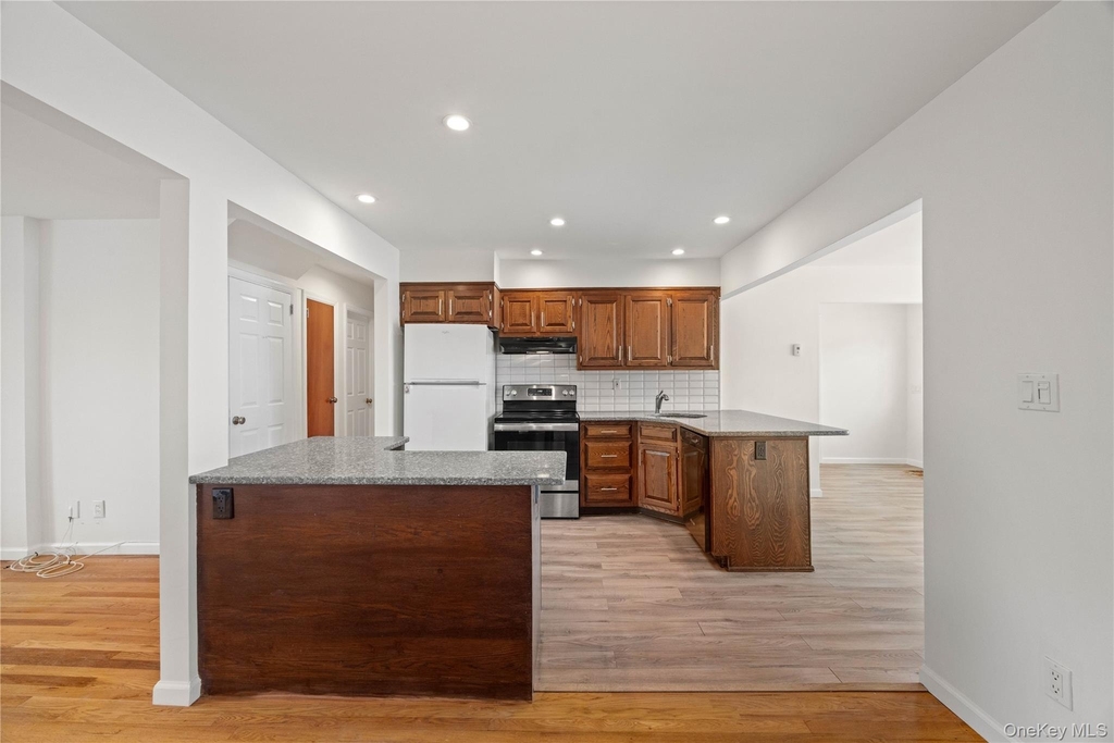 1051 Park Lane N - Photo 7