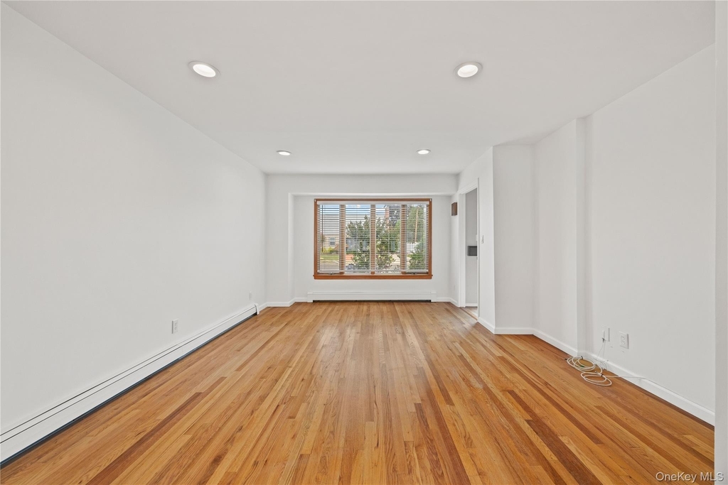 1051 Park Lane N - Photo 4