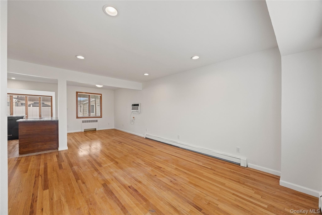 1051 Park Lane N - Photo 2